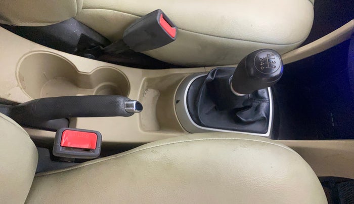 2014 Hyundai Verna FLUIDIC 1.6 CRDI SX, Diesel, Manual, 73,918 km, Gear Lever