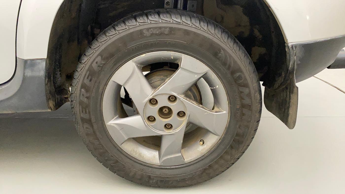 2015 Renault Duster 110 PS RXZ 4X4 MT DIESEL, Diesel, Manual, 70,490 km, Left Rear Wheel
