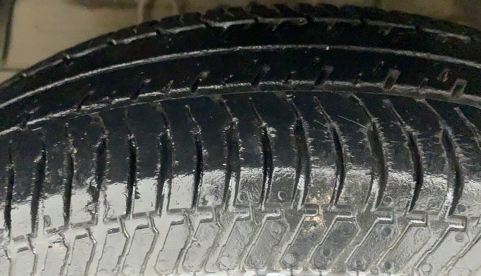 2017 Maruti Swift VXI, Petrol, Manual, 53,336 km, Left Front Tyre Tread