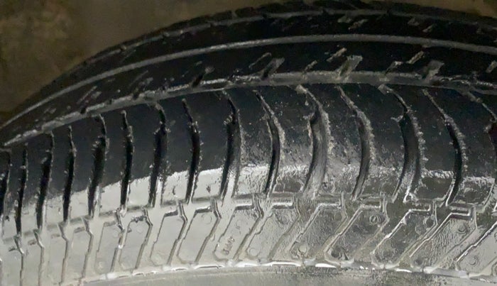2017 Maruti Swift VXI, Petrol, Manual, 53,336 km, Right Front Tyre Tread