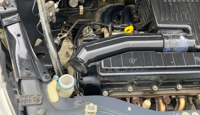 2017 Maruti Swift VXI, Petrol, Manual, 53,336 km, Front windshield - Wiper bottle cap missing