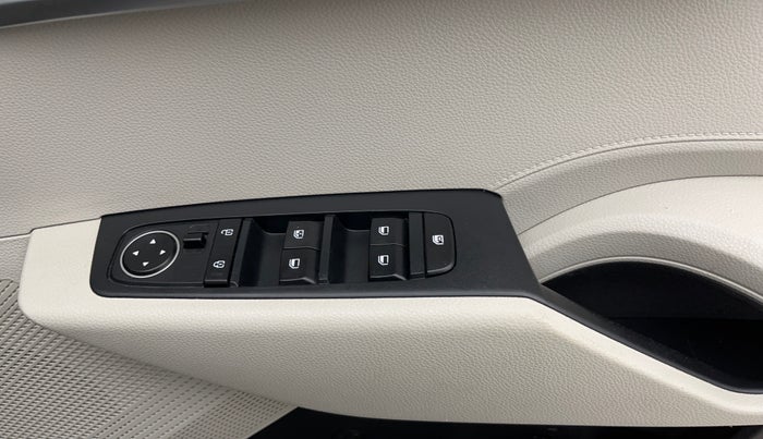 2022 KIA CARENS PRESTIGE 1.5 PETROL 7 STR, Petrol, Manual, 34,307 km, Driver Side Door Panels Control