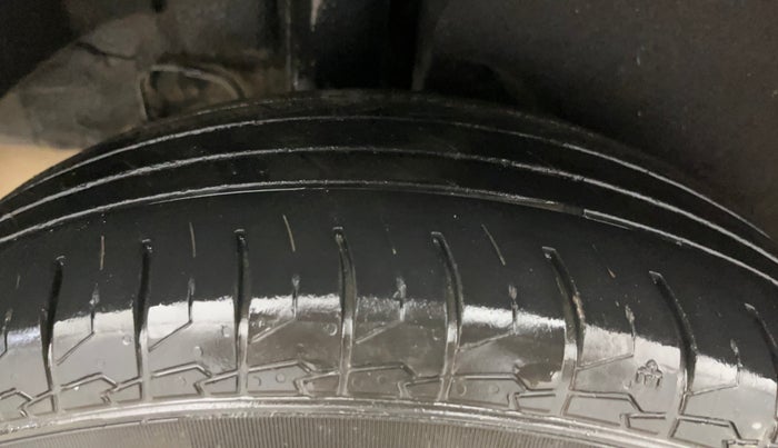 2022 KIA CARENS PRESTIGE 1.5 PETROL 7 STR, Petrol, Manual, 34,307 km, Right Rear Tyre Tread