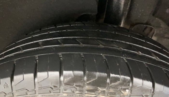 2022 KIA CARENS PRESTIGE 1.5 PETROL 7 STR, Petrol, Manual, 34,307 km, Left Rear Tyre Tread