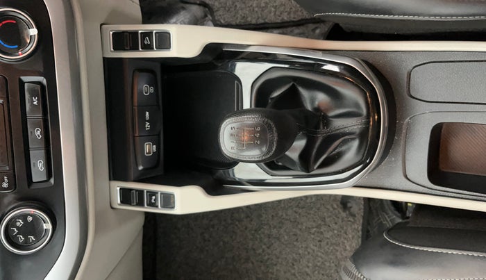 2022 KIA CARENS PRESTIGE 1.5 PETROL 7 STR, Petrol, Manual, 34,307 km, Gear Lever