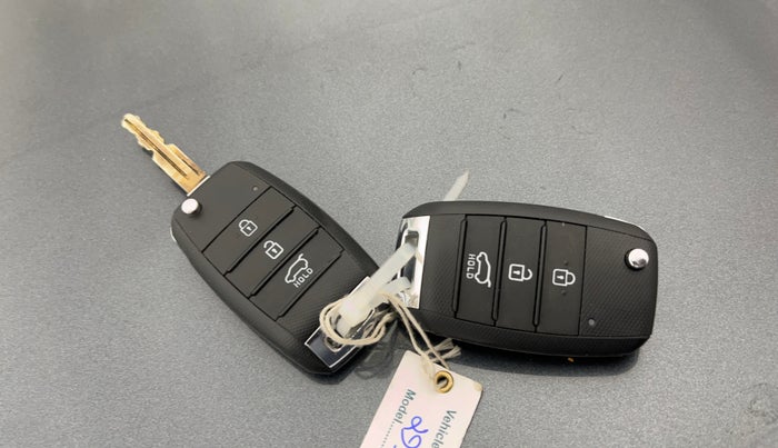 2022 KIA CARENS PRESTIGE 1.5 PETROL 7 STR, Petrol, Manual, 34,307 km, Key Close Up