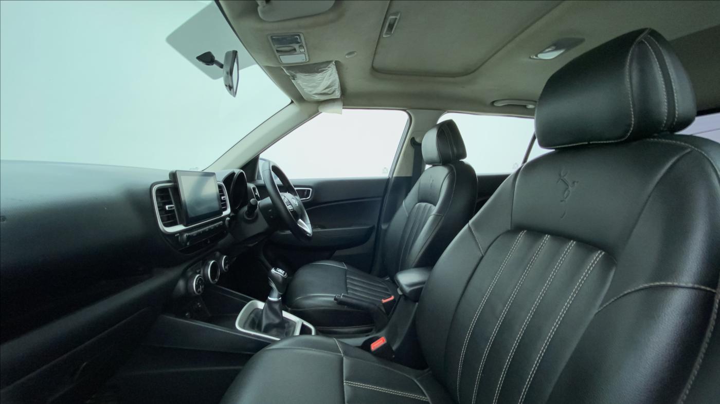 2021 Hyundai VENUE SX 1.5 CRDI, Diesel, Manual, 1,22,174 km, Right Side Front Door Cabin