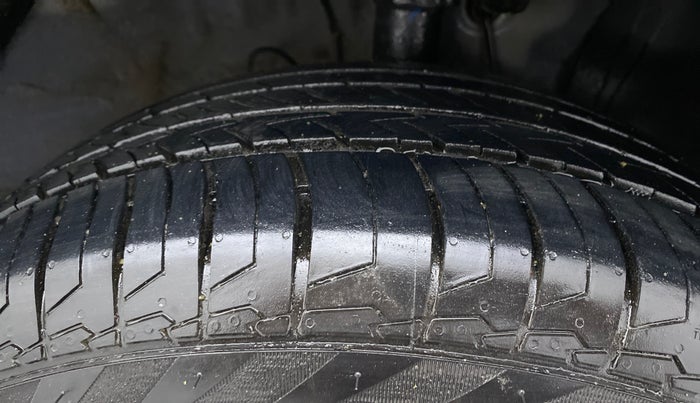 2021 Hyundai VENUE SX 1.5 CRDI, Diesel, Manual, 1,22,174 km, Right Front Tyre Tread