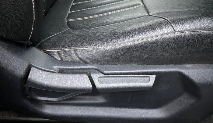 2021 Hyundai VENUE SX 1.5 CRDI, Diesel, Manual, 1,22,174 km, Driver Side Adjustment Panel