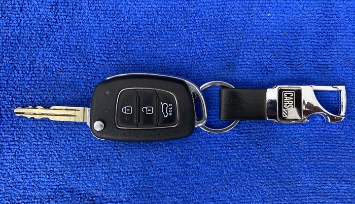 2021 Hyundai VENUE SX 1.5 CRDI, Diesel, Manual, 1,22,174 km, Key Close Up