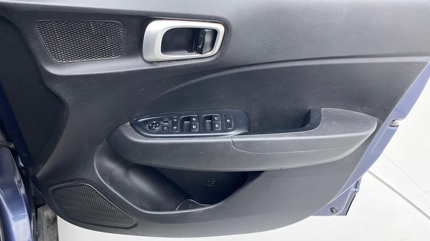 2021 Hyundai VENUE SX 1.5 CRDI, Diesel, Manual, 1,22,174 km, Driver Side Door Panels Control