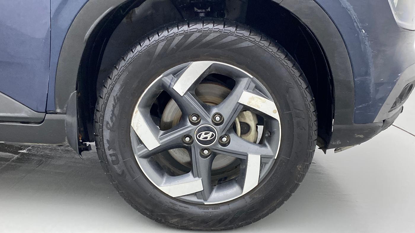 2021 Hyundai VENUE SX 1.5 CRDI, Diesel, Manual, 1,22,174 km, Right Front Wheel