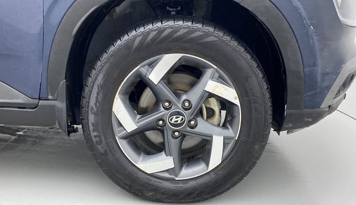 2021 Hyundai VENUE SX 1.5 CRDI, Diesel, Manual, 1,22,174 km, Right Front Wheel