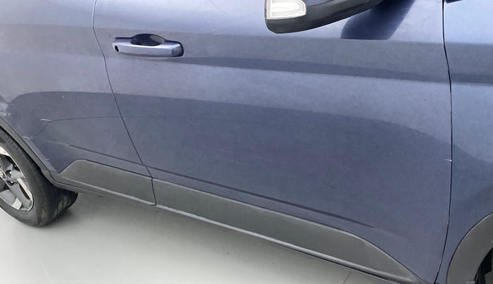 2021 Hyundai VENUE SX 1.5 CRDI, Diesel, Manual, 1,22,174 km, Driver-side door - Minor scratches
