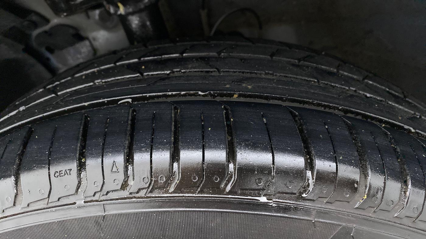 2021 Hyundai VENUE SX 1.5 CRDI, Diesel, Manual, 1,22,174 km, Left Front Tyre Tread