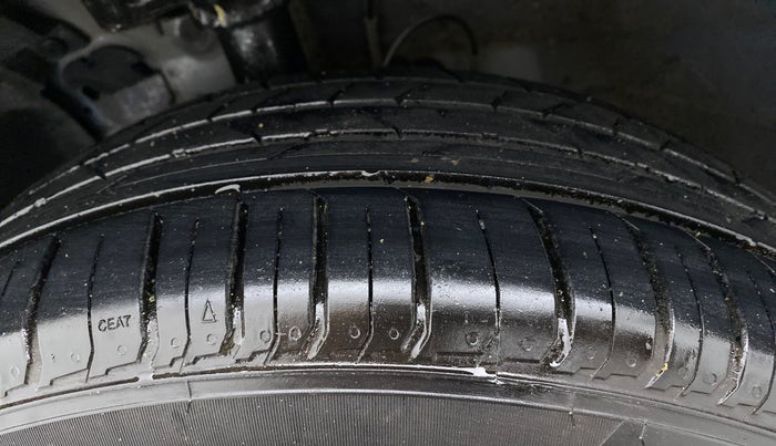 2021 Hyundai VENUE SX 1.5 CRDI, Diesel, Manual, 1,22,174 km, Left Front Tyre Tread
