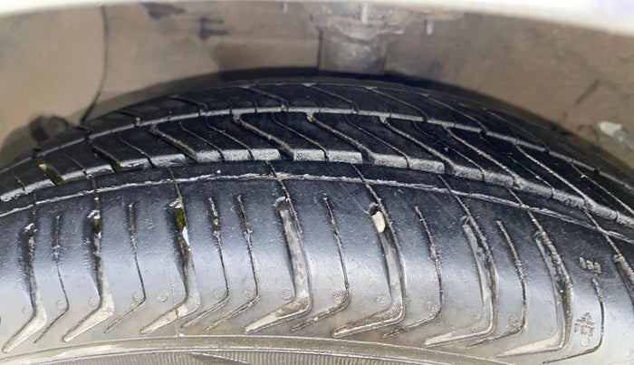 2013 Hyundai Grand i10 MAGNA 1.2 KAPPA VTVT, Petrol, Manual, 87,553 km, Left Front Tyre Tread