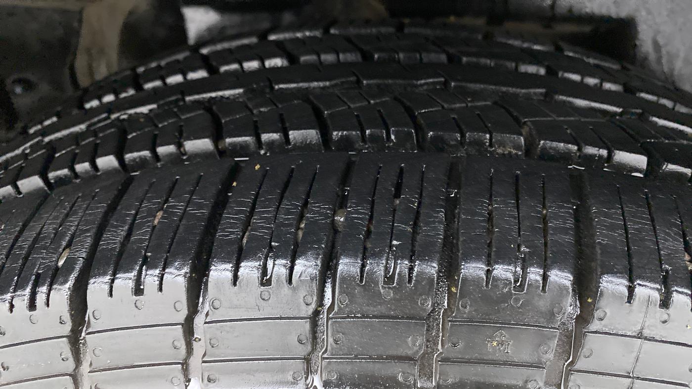 2013 Mahindra XUV500 W8 FWD, Diesel, Manual, 73,303 km, Right Rear Tyre Tread