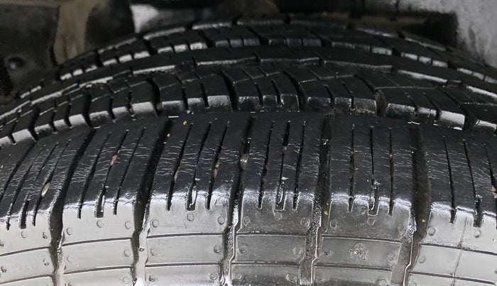 2013 Mahindra XUV500 W8 FWD, Diesel, Manual, 73,303 km, Right Rear Tyre Tread