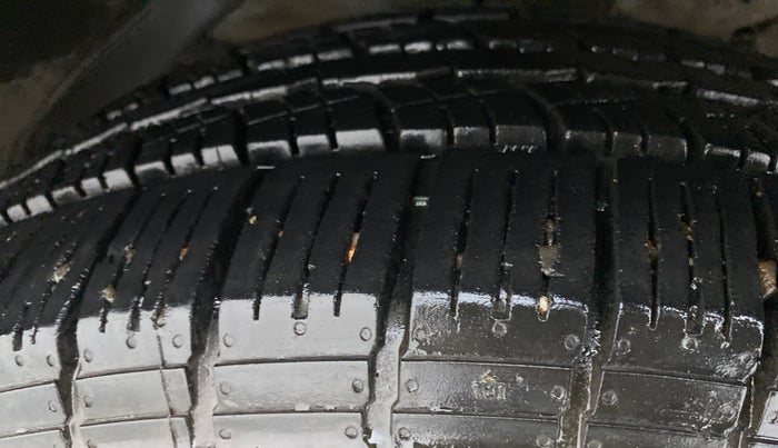 2013 Mahindra XUV500 W8 FWD, Diesel, Manual, 73,303 km, Left Front Tyre Tread