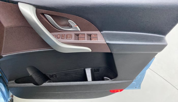 2013 Mahindra XUV500 W8 FWD, Diesel, Manual, 73,303 km, Driver Side Door Panels Control