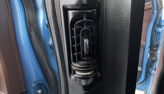 2013 Mahindra XUV500 W8 FWD, Diesel, Manual, 73,303 km, Rear AC Vents