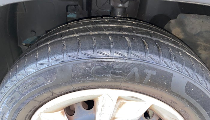 2021 Renault Kwid RXT 1.0 AMT (O), Petrol, Automatic, 24,947 km, Left Front Tyre Tread