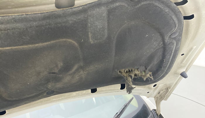 2016 Hyundai Verna 1.6 CRDI SX, Diesel, Manual, 80,425 km, Bonnet (hood) - Insulation cover has minor damage