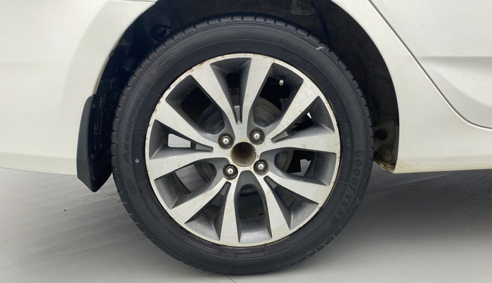 2016 Hyundai Verna 1.6 CRDI SX, Diesel, Manual, 80,425 km, Right Rear Wheel