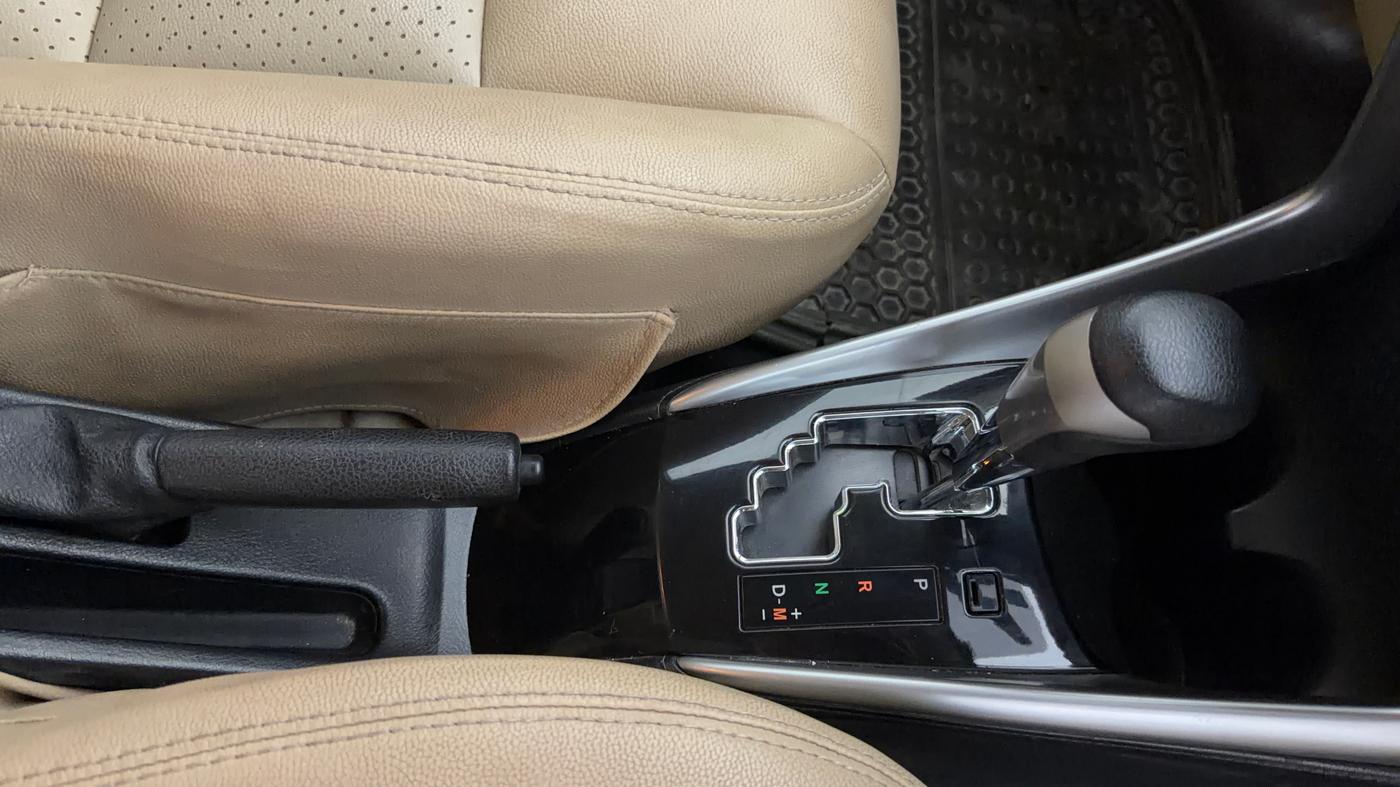 2018 Toyota YARIS V CVT, Petrol, Automatic, 53,045 km, Gear Lever