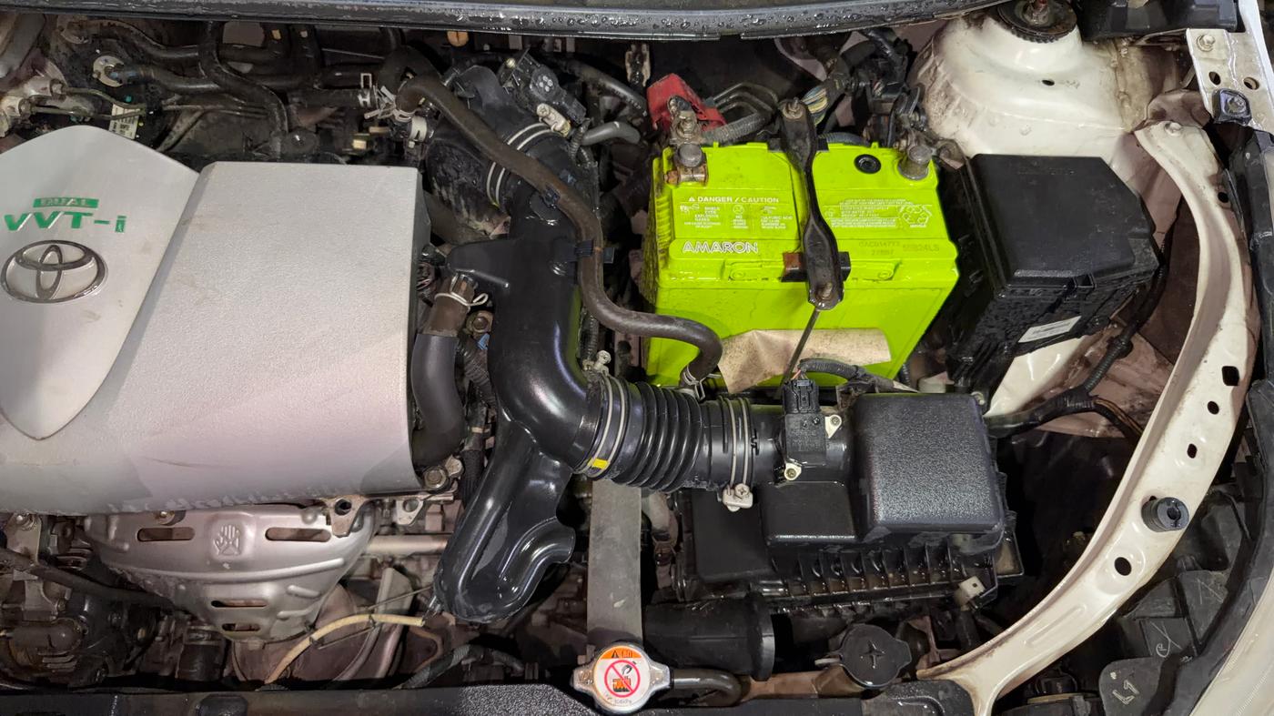 2018 Toyota YARIS V CVT, Petrol, Automatic, 53,045 km, Engine View - Left