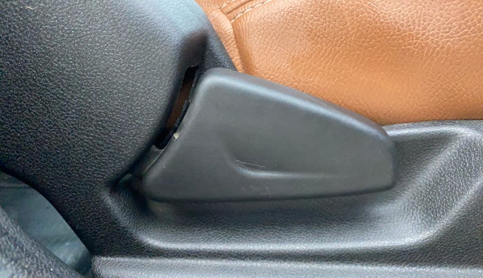 2020 Renault Kwid RXT 1.0 AMT (O), Petrol, Automatic, 24,141 km, Driver Side Adjustment Panel