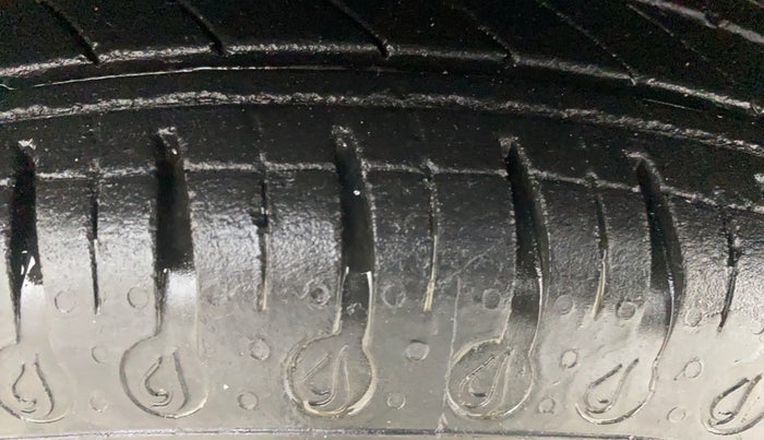 2020 Renault Kwid RXT 1.0 AMT (O), Petrol, Automatic, 24,141 km, Left Front Tyre Tread