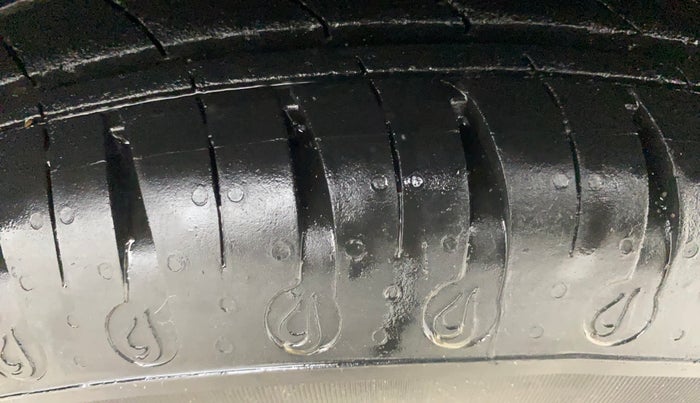 2020 Renault Kwid RXT 1.0 AMT (O), Petrol, Automatic, 24,141 km, Left Rear Tyre Tread