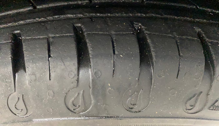 2020 Renault Kwid RXT 1.0 AMT (O), Petrol, Automatic, 24,141 km, Right Front Tyre Tread