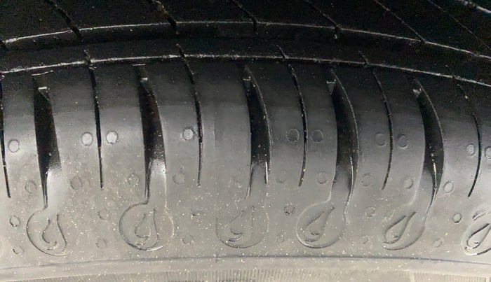 2020 Renault Kwid RXT 1.0 AMT (O), Petrol, Automatic, 24,141 km, Right Rear Tyre Tread