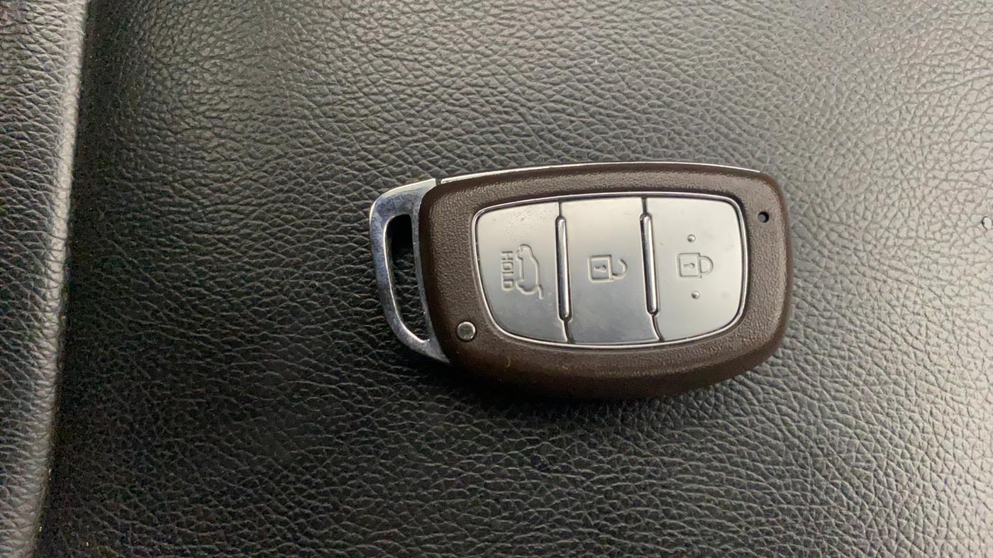 2017 Hyundai Creta SX PLUS AT 1.6 PETROL, Petrol, Automatic, 93,775 km, Key Close Up