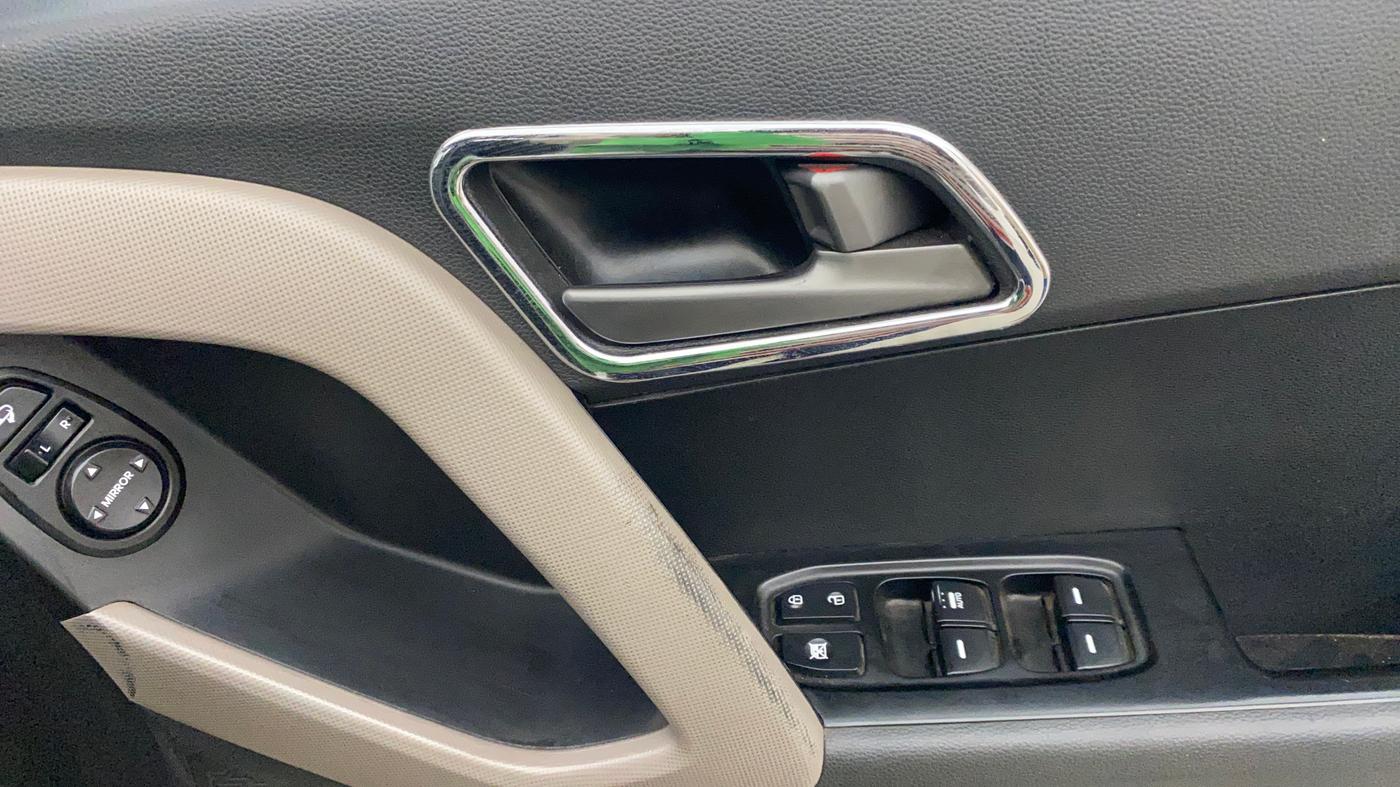 2017 Hyundai Creta SX PLUS AT 1.6 PETROL, Petrol, Automatic, 93,775 km, Driver Side Door Panels Control