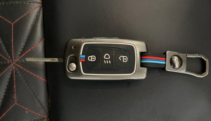 2020 Tata ALTROZ XE PETROL, Petrol, Manual, 34,131 km, Key Close Up
