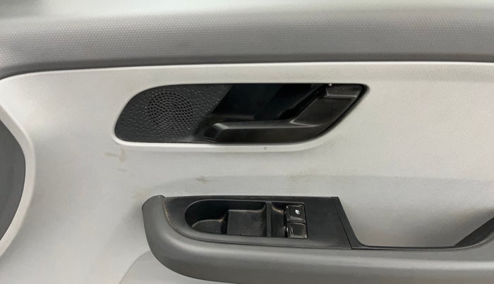 2020 Tata ALTROZ XE PETROL, Petrol, Manual, 34,131 km, Driver Side Door Panels Control