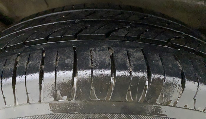 2012 Maruti Wagon R 1.0 VXI, Petrol, Manual, 61,609 km, Right Front Tyre Tread