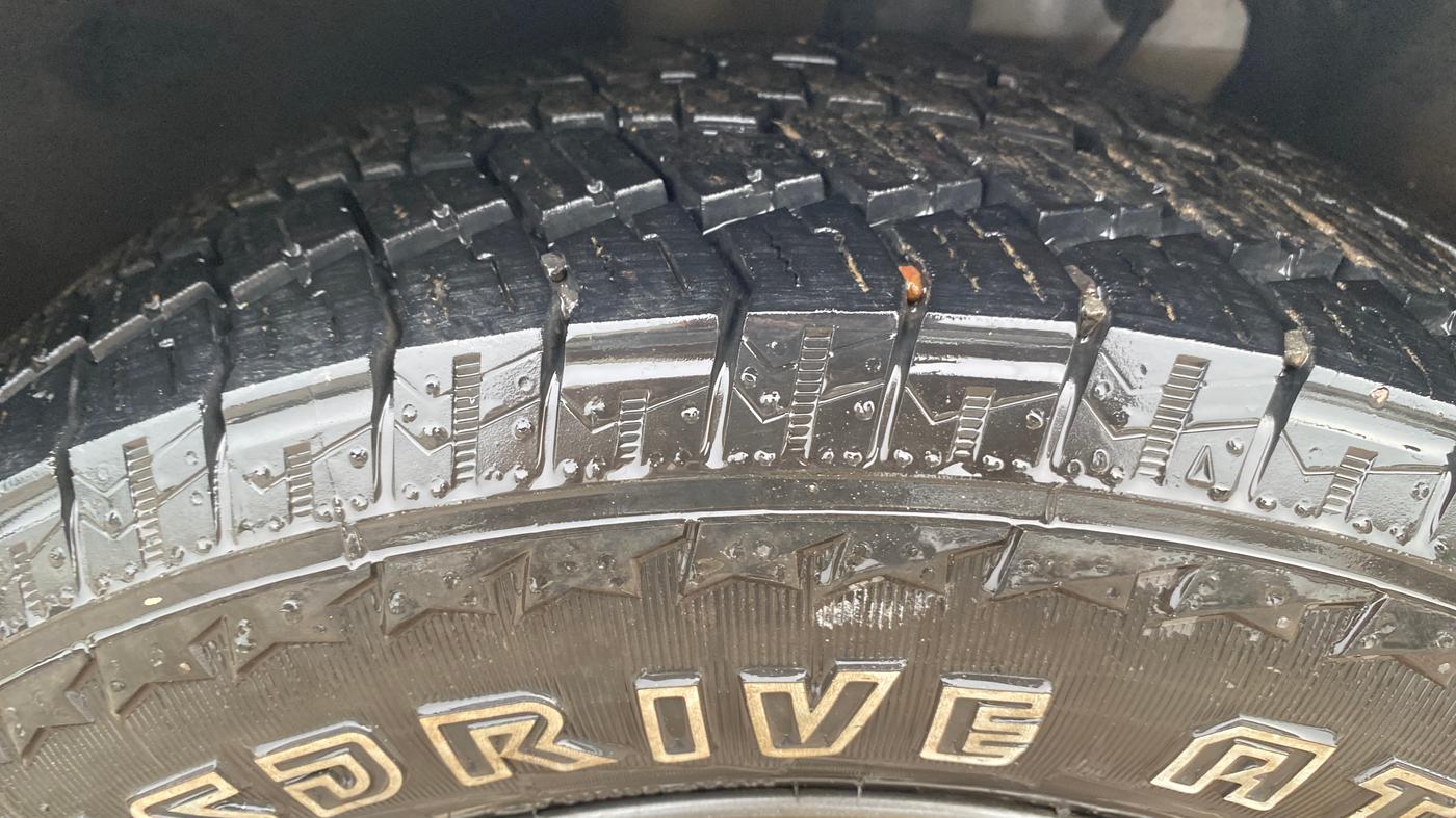 2022 Mahindra XUV700 AX 5 P MT 7 STR, Petrol, Manual, 39,441 km, Left Front Tyre Tread