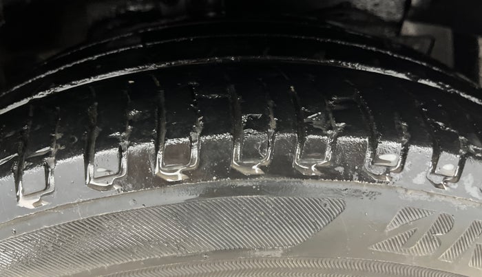 2017 Maruti Ciaz DELTA 1.4 MT PETROL, Petrol, Manual, 1,14,218 km, Right Front Tyre Tread