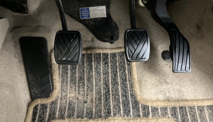 2017 Maruti Ciaz DELTA 1.4 MT PETROL, Petrol, Manual, 1,14,218 km, Pedals