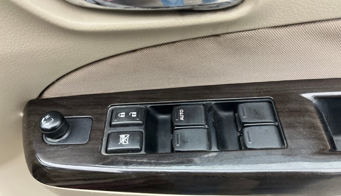 2017 Maruti Ciaz DELTA 1.4 MT PETROL, Petrol, Manual, 1,14,218 km, Driver Side Door Panels Control