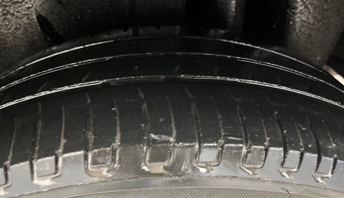 2017 Maruti Ciaz DELTA 1.4 MT PETROL, Petrol, Manual, 1,14,218 km, Left Rear Tyre Tread