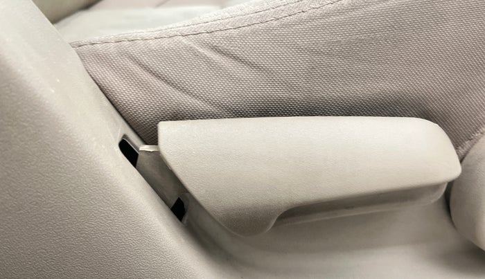 2017 Maruti Ciaz DELTA 1.4 MT PETROL, Petrol, Manual, 1,14,218 km, Driver Side Adjustment Panel