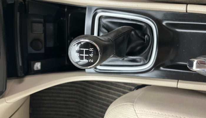 2017 Maruti Ciaz DELTA 1.4 MT PETROL, Petrol, Manual, 1,14,218 km, Gear Lever