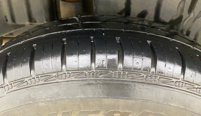 2016 Maruti Swift Dzire VXI, Petrol, Manual, 9,988 km, Right Rear Tyre Tread