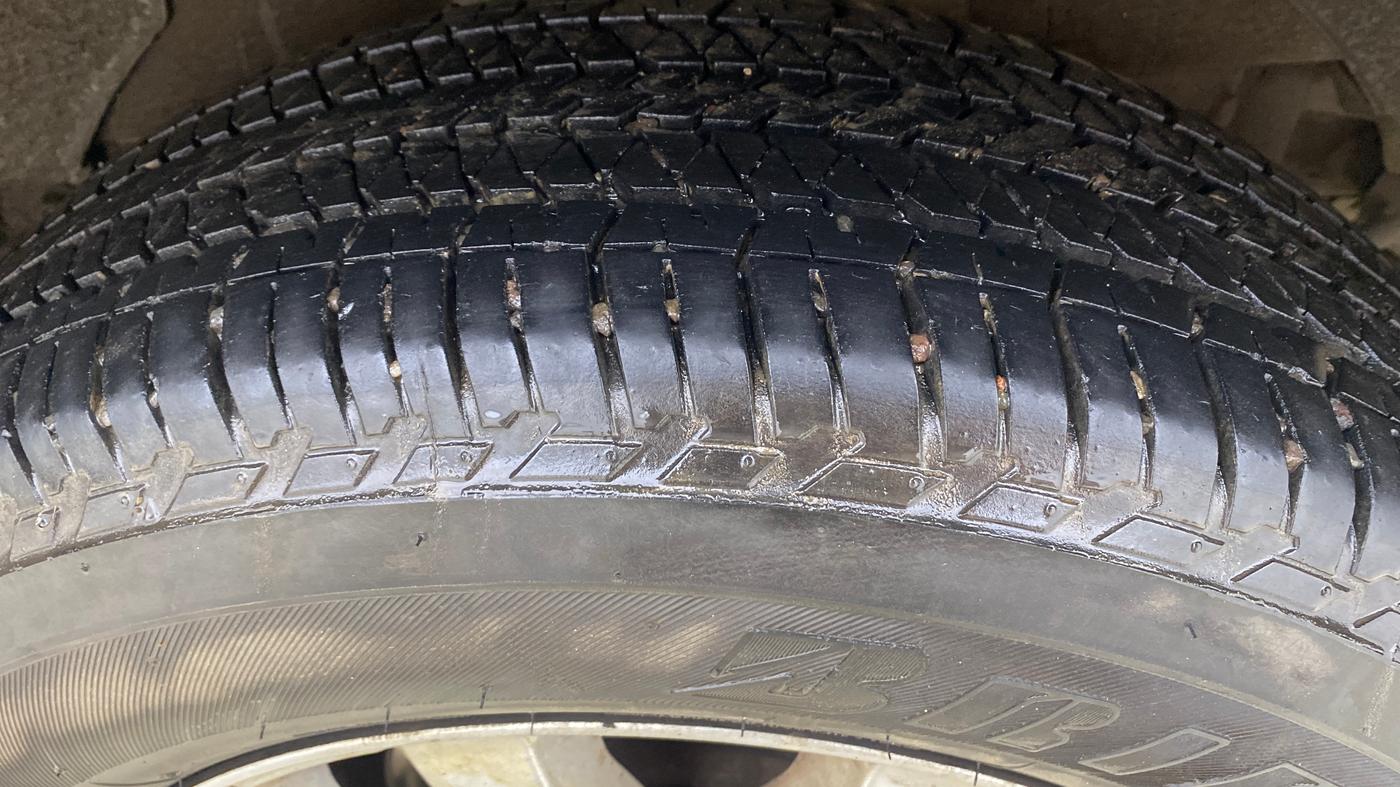 2017 Mahindra XUV500 W10 AT, Diesel, Automatic, 97,664 km, Left Rear Tyre Tread
